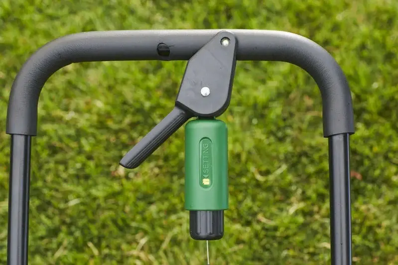Scotts Turf Builder Classic Drop Spreader – Manual Broadcast Tool for Seed & Fertilizer